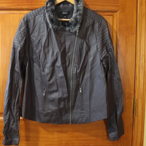 Torrid Gray Faux Leather Moto Jacket Grunge Lace-Up Fur Collar 1X - Picture 3 of 16